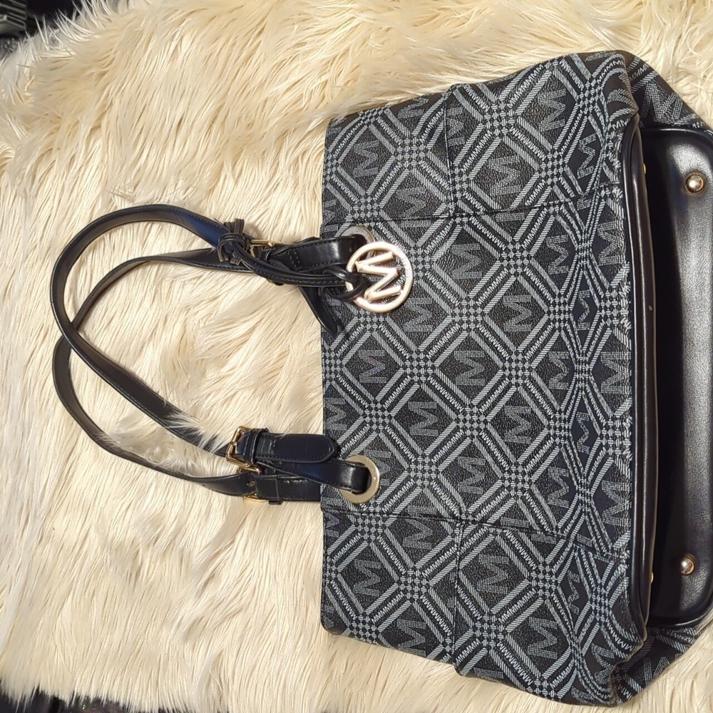 Milan "M" purse bag - Picture 1 of 6